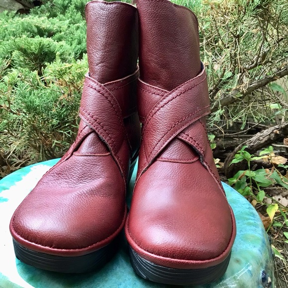 FLY LONDON (38) WOMEN’S Leather wedged heel boots, fastened Velcro around ankle. - Picture 11 of 15